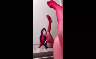 sunakocosplay: sensual pose showing legs