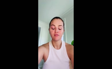 Selena Gomez No Makeup Topless Tease