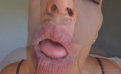 Goldenlace Wet Tongue Play Facial View