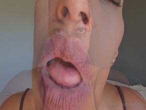 Goldenlace Wet Tongue Play Facial View