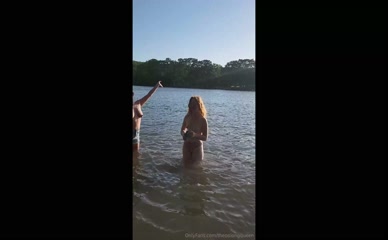 theoolongqueen bare breasts in water