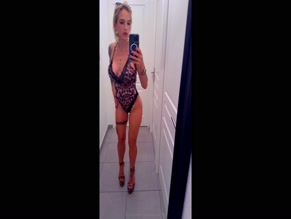 didinelib: hot selfie in bodysuit, high heels