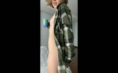 Nude MinnieMintaka Flashes Ass and Pussy