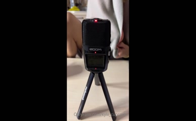 kyivcupcacke: Graphic sex talk and suggestive visuals