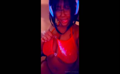 Xiouuu's Red Sparkle Top Tease