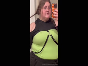 rosegoldbaby88 plus size selfie tits outline