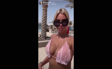 Flychanelle Bikini Cleavage Beach Selfie