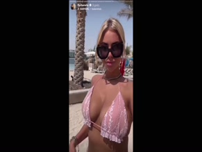 Flychanelle Bikini Cleavage Beach Selfie