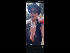 Keri Hilson's Cleavage at R&B Fest