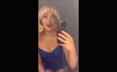 Sabrina Carpenter cleavage selfie