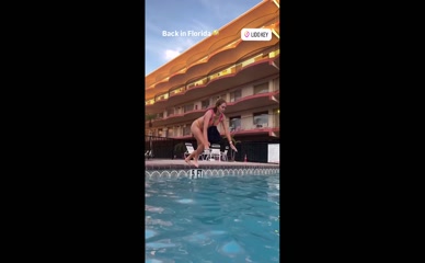 golfgirls bikini pool dive