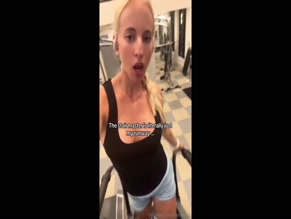 stassiehub: Stair Master Runway Boobs