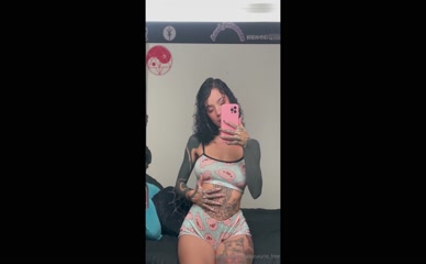 menasaurio_free Piggy Bra Top Reveal