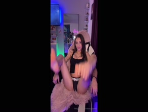 rebeccalovexx: flashing pussy hot tease