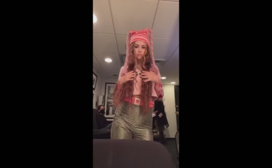 SELENA GOMEZ TOPLESS DANCE