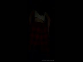 mariadeville Ass Reveal Thong Tease