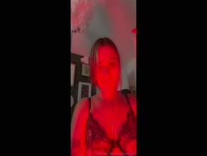 mollylollygollygosh showing chest in lace bra