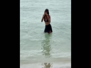 jameelajamil bikini pizza beach