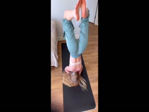 Lilliesyoga Headstand Ass Display