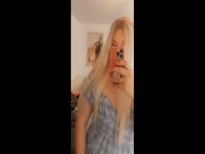 Pearlpeach selfie in blue dress