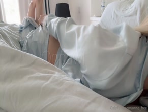 onnafree exposes bare butt crack