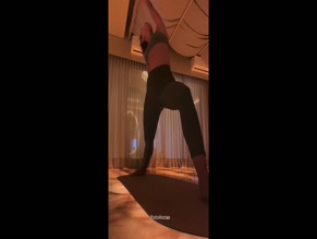 Brbara Moraes Yoga Ass Stretch