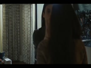 Laysla De Oliveira lesbian sex scene
