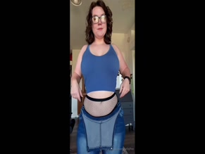 vixenshelbyfree reveals bra and underboob