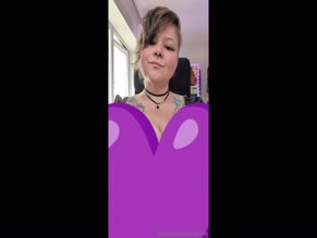 rainbowzilla: Busty cleavage exposed