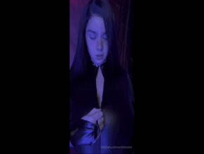sarahbustani69 cleavage exposure check