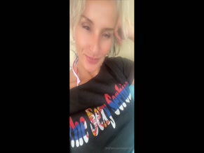 Sexyserbian topless selfie