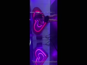 vip.laya: Sexy Pole Dance Tease No Underwear
