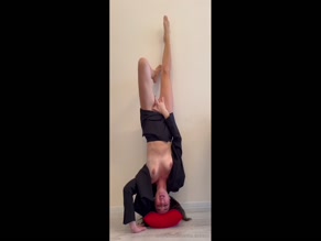 Velma Dinkleyy Upside Down Pussy Play