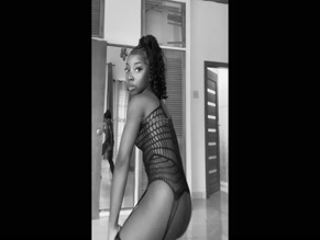 suga.antz sexy lingerie showing her bare butt
