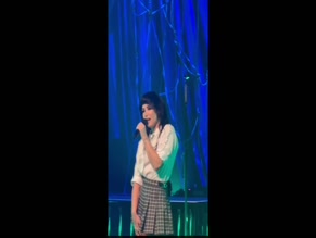 Demi Lovato twerks in skirt