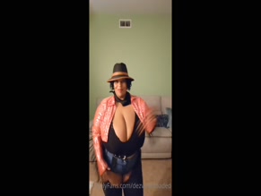 Dezvixenloaded's Big Tits Dance