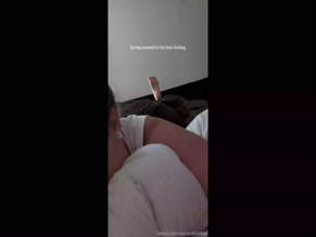 yourbarefootbae: shes laying around so relaxed showing off her feet