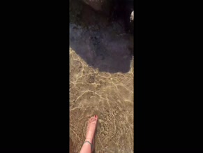 nekonymphefree bare foot wading at sunny rocky shoreline