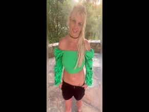 Britney Spears belly flash