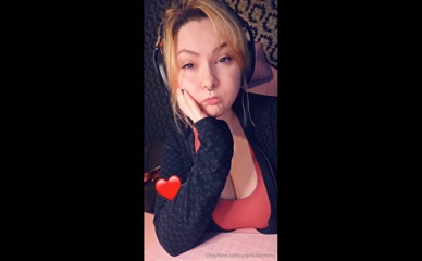 urgirlcharming Cleavage Display