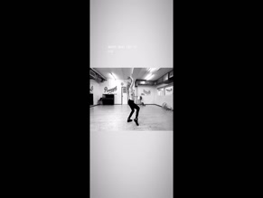 Ellie Goulding Bra Dance Tease