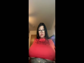 lynngasm98: she lifts her shirt Showing off her tits and tats