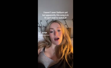 Sapphire Upshall cleavage tease