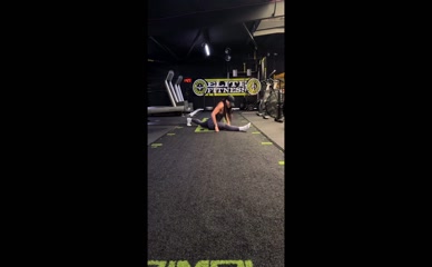 Leah Shutkever Gym Splits.