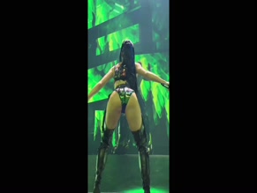 Katy Perry crotch display.