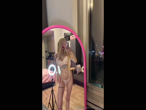 sindyyy228: revealing lingerie exhibition