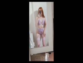 Redyzzel lingerie mirror selfie