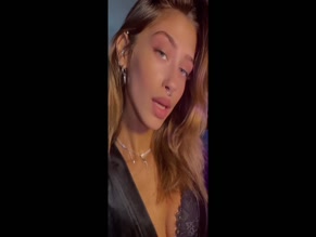 Hoshen Bar bra flash
