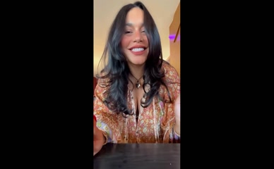 Vanessa Hudgens cleavage