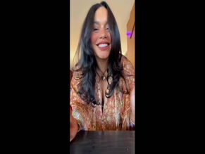 Vanessa Hudgens cleavage